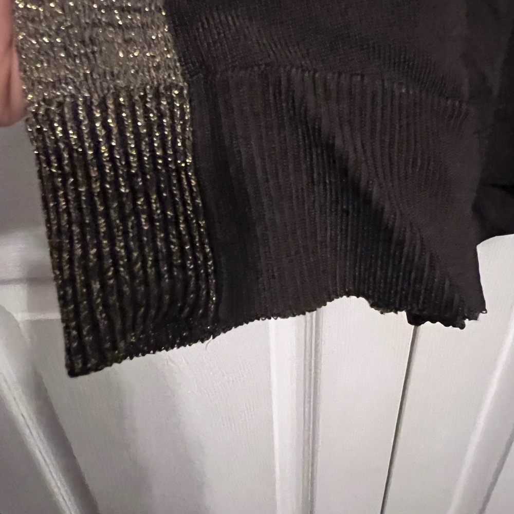 H&M Brown and Gold Metallic Long Sleeve Sweater. Size Medium - Picture 4 of 6
